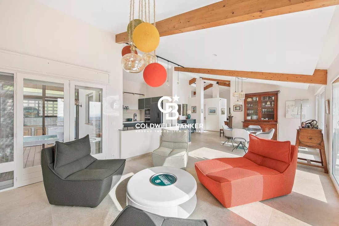 Villa in Hyeres, Provence-Alpes-Côte d'Azur, France 2 - 18093880