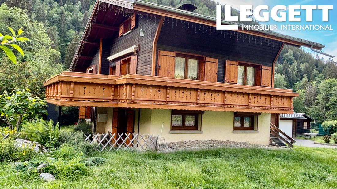 Chalet in Saint-Gervais-les-Bains, Auvergne-Rhône-Alpes, France 1 - 18096560
