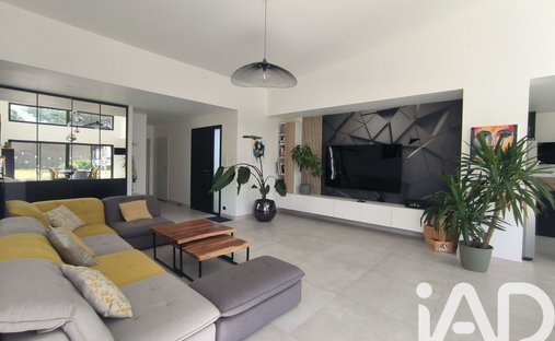 House in Ouest, Bouguenais, France 1