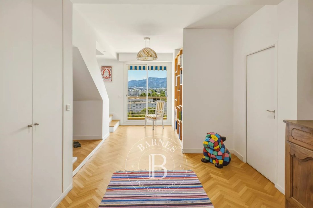 Apartment in Saint Giniez, 8e Arrondissement, Marseille 4 - 18099133