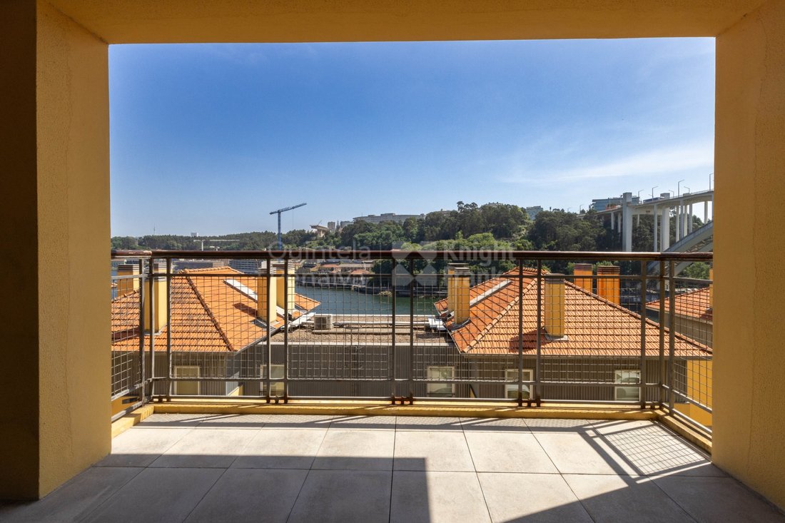 Apartment in Lordelo do Ouro e Massarelos, Porto District, Portugal 1 - 18099434