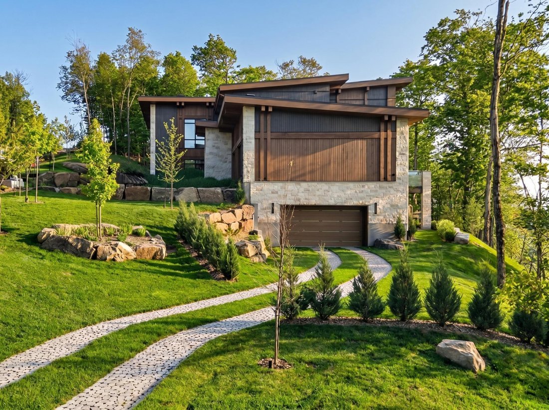 House in Saint-Sauveur, Quebec, Canada 2 - 17686988