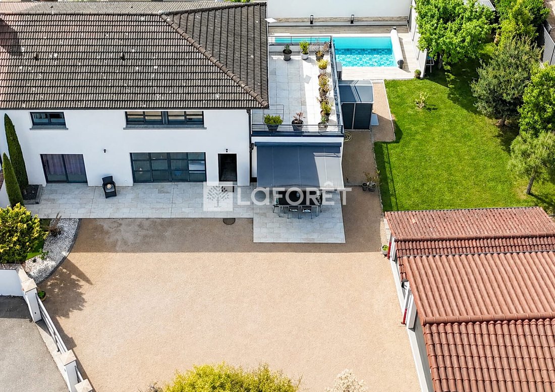 Villa in Centre Ville, Bourg-en-Bresse, France 1 - 18094066
