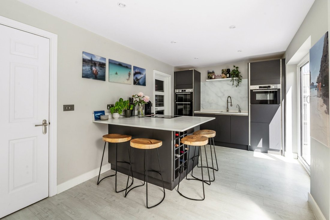 House in Merrow, Guildford, England 2 - 18094906