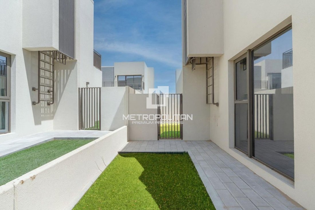 Villa in Madinat Al Mataar, Dubai, United Arab Emirates 3 - 18093895