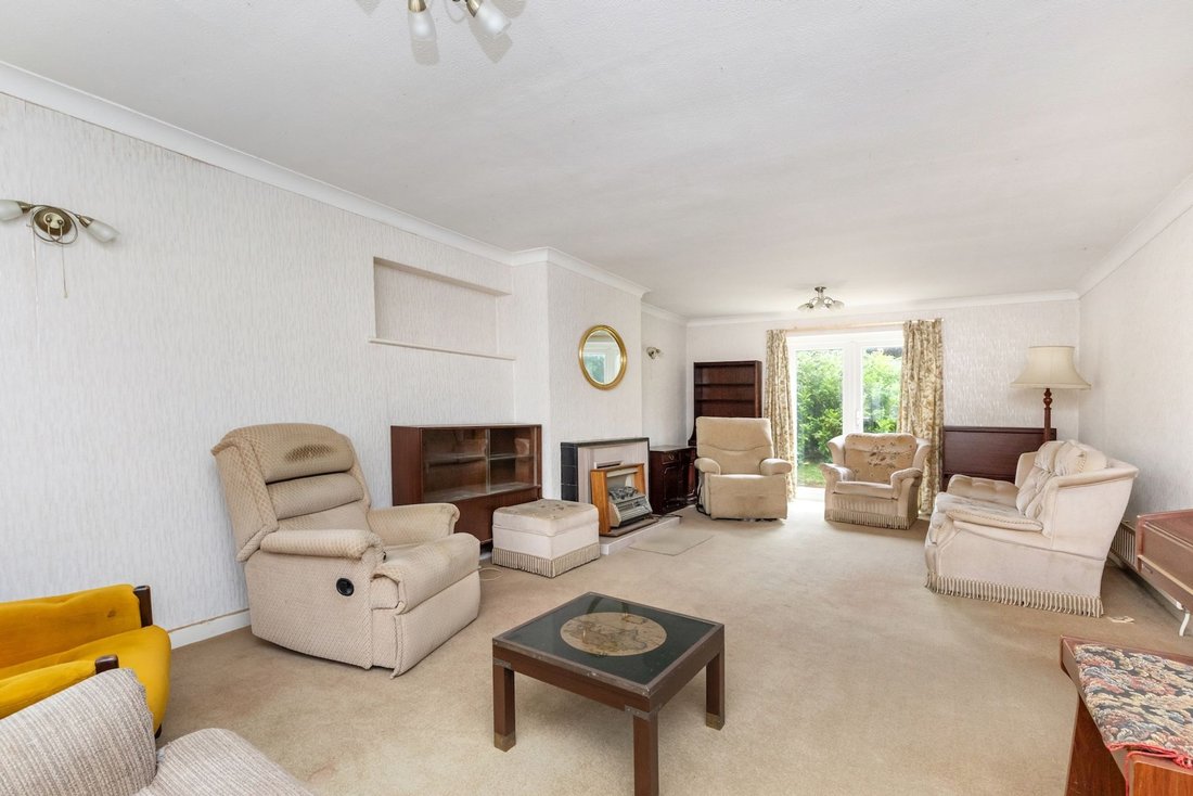 House in Horsham, England 3 - 18093245