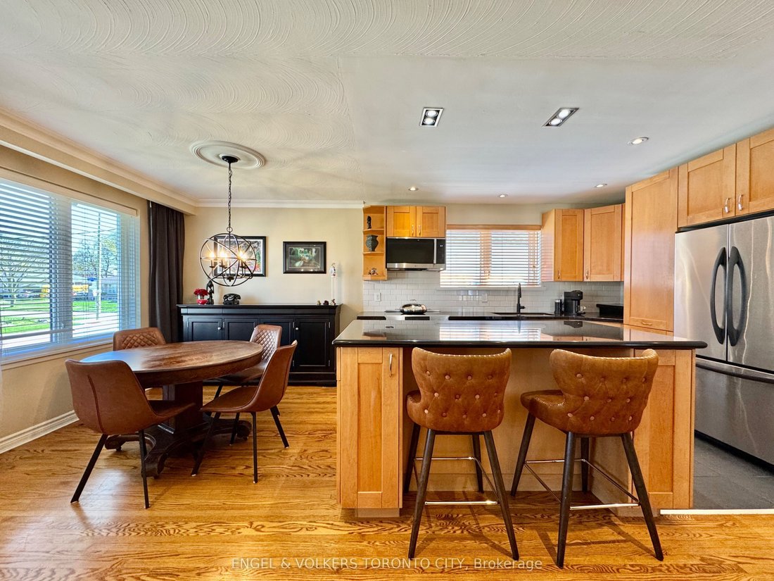 House in Toronto, Ontario, Canada 4 - 18096363