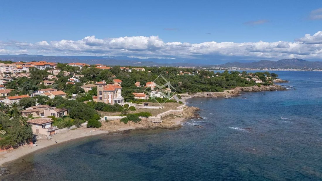 Villa in Frejus, Provence-Alpes-Côte d'Azur, France 2 - 16453830