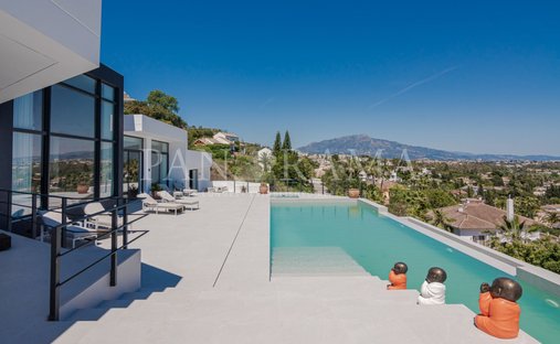 Villa in El Paraíso, Benahavis, Spain 1