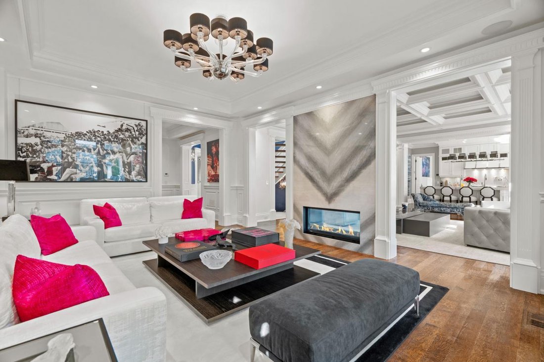 House in Toronto, Ontario, Canada 5 - 18098917