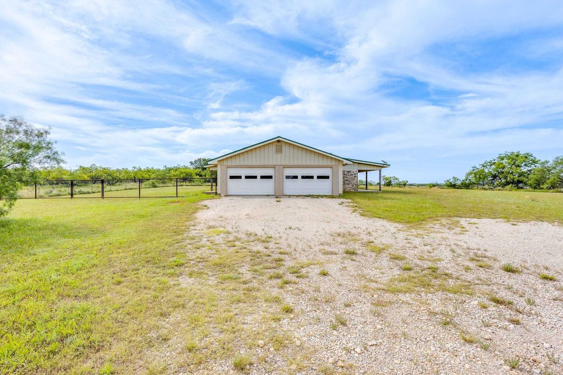 House in Coleman, Texas, United States 4 - 18097402