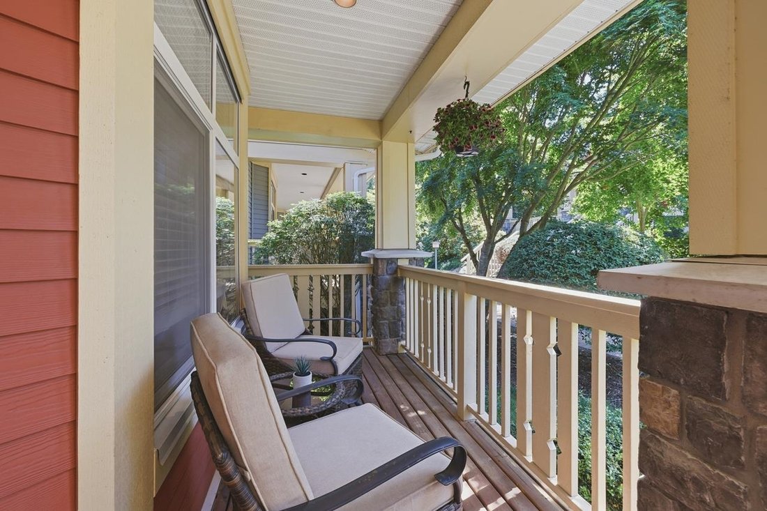 House in Surrey, British Columbia, Canada 3 - 18096355