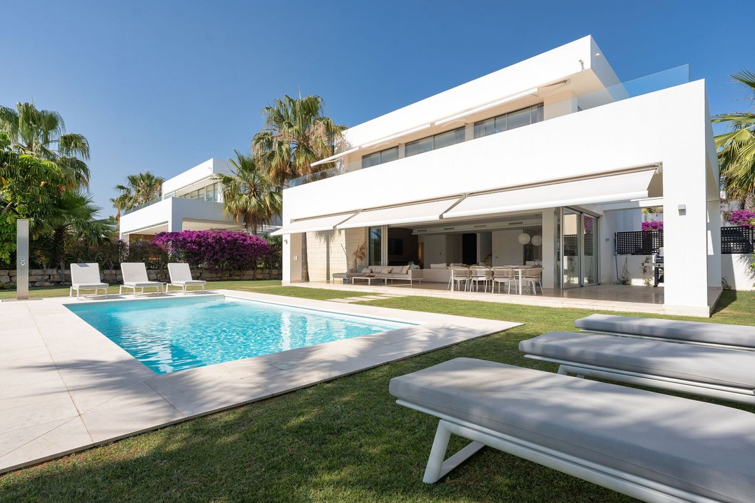 Villa in Rio Real, Marbella, Andalusia 1 - 18101444