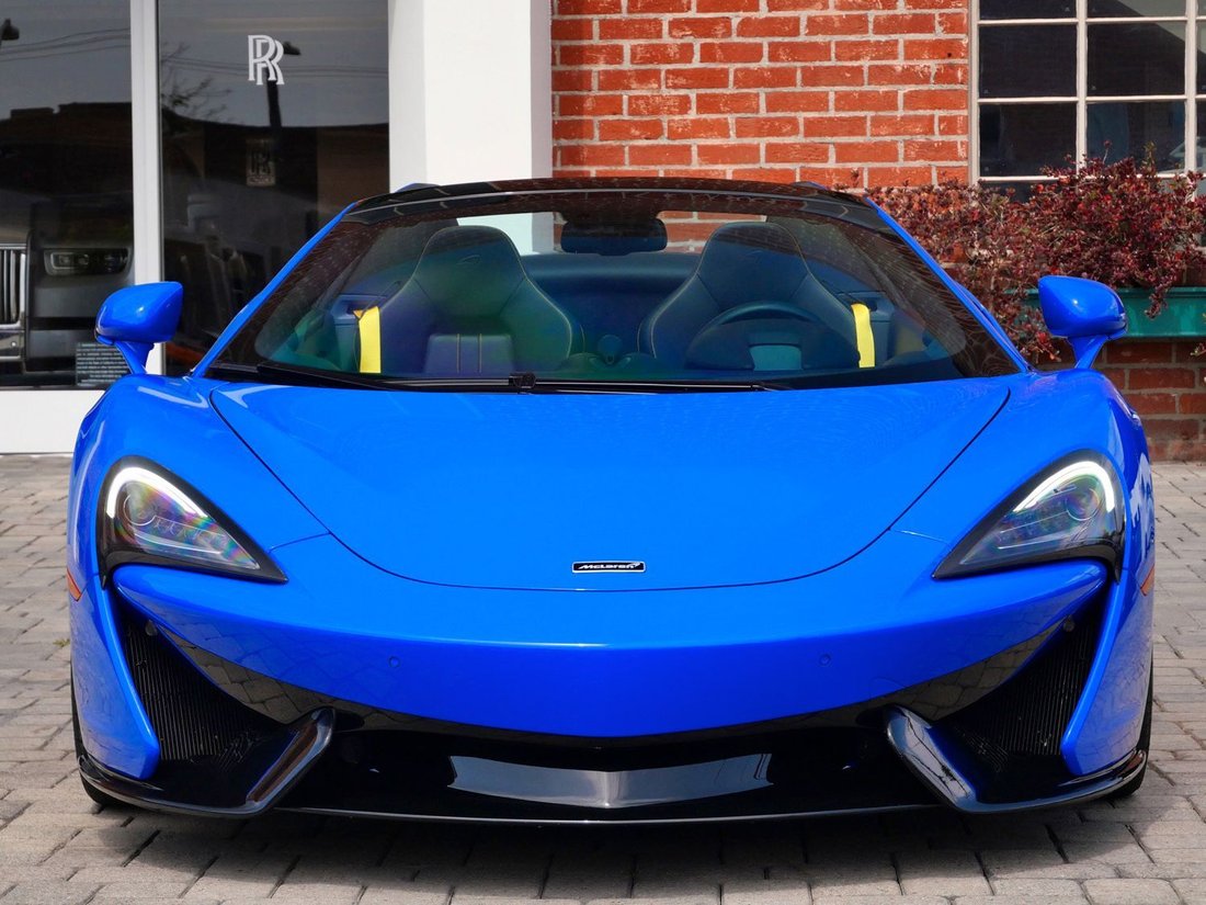 Cabriolet in Beverly Hills, CA, United States 2 - 18099102