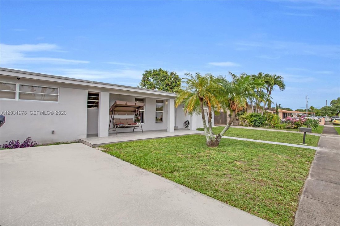 House in Miami Lakes, Florida, United States 4 - 18098625