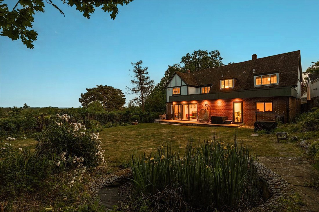 House in Hook Heath, Woking, England 2 - 18094870