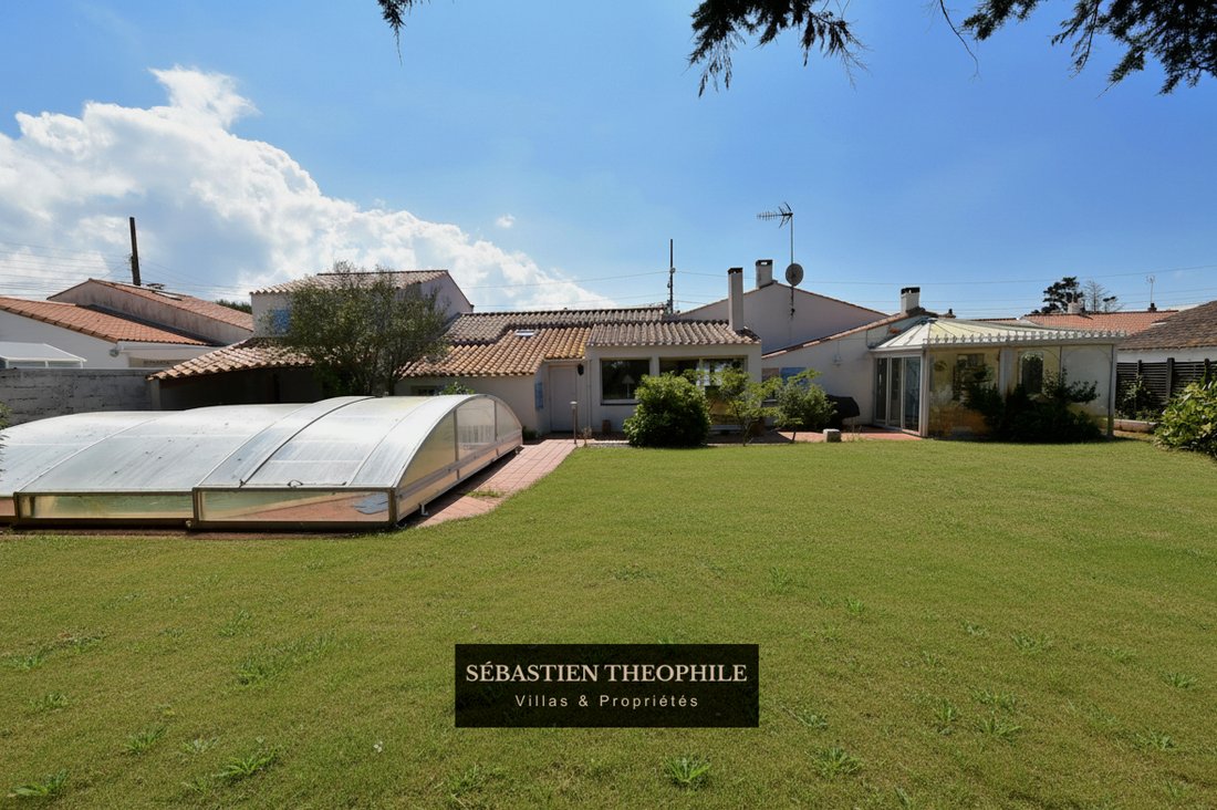 Villa in Saint Gilles Sud, Saint-Gilles-Croix-de-Vie, France 2 - 17939896