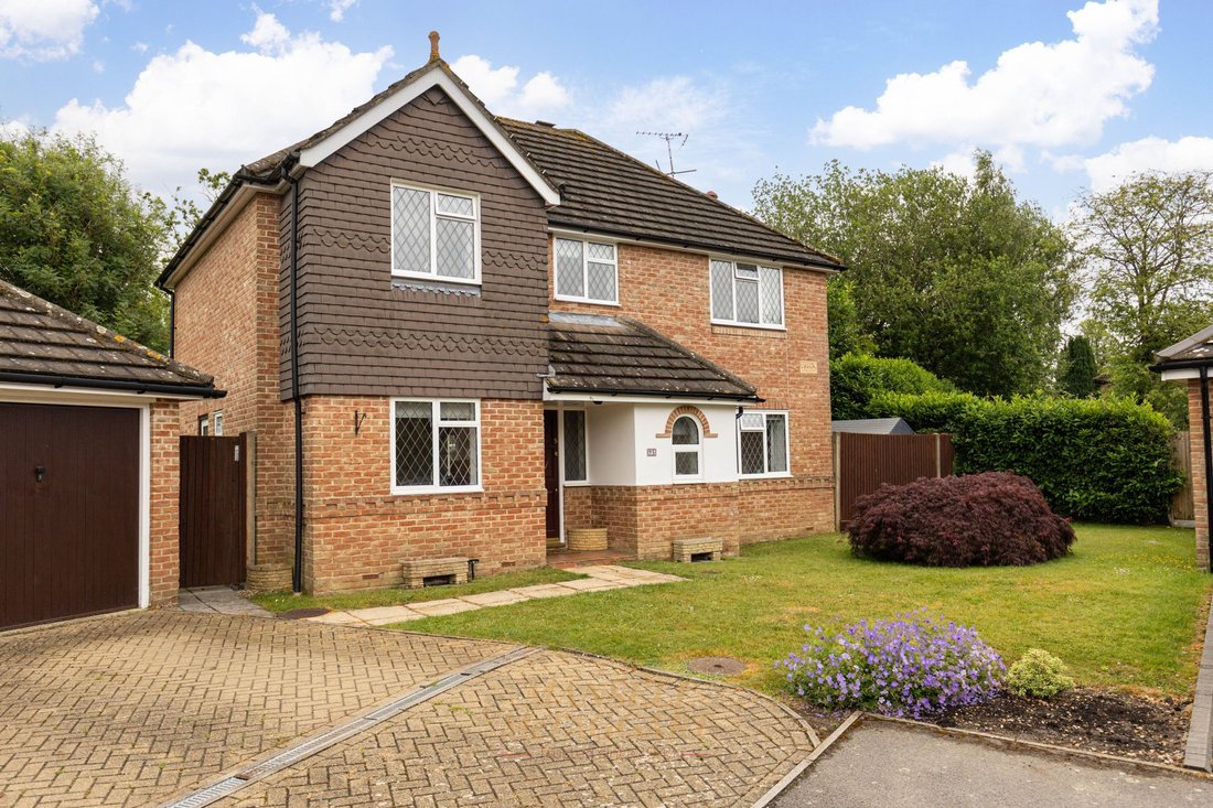 House in Crawley Down (Worth), Crawley Down, England 1 - 18093225