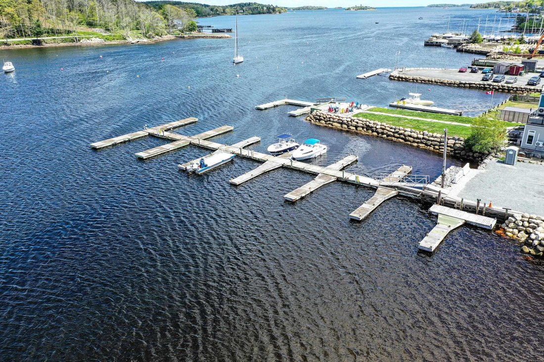Altro a Mahone Bay, Nuova Scozia, Canada 4 - 18096317