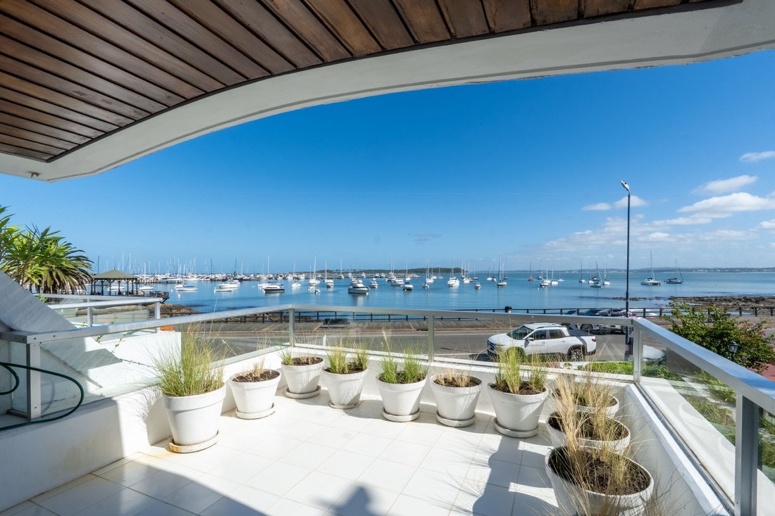 Apartment in Punta del Este, Maldonado Department, Uruguay 1 - 18096650