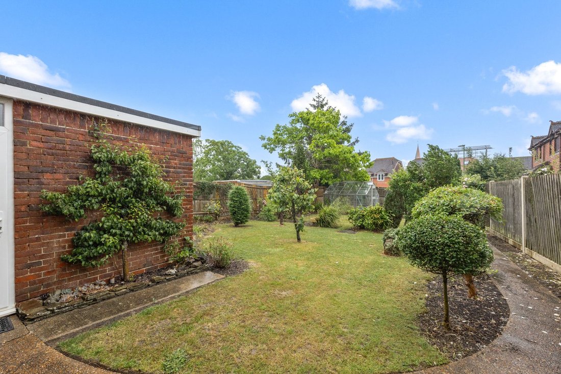 House in Okehurst, Billingshurst, England 3 - 18093217