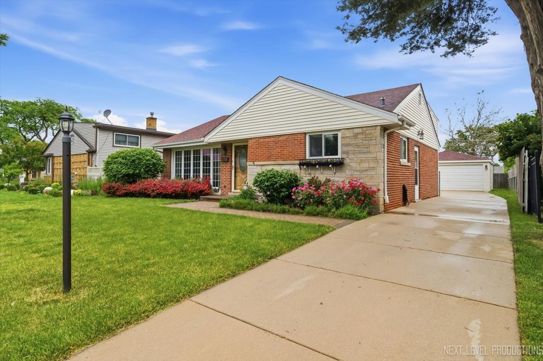 House in Morton Grove, Illinois, United States 2 - 18101393