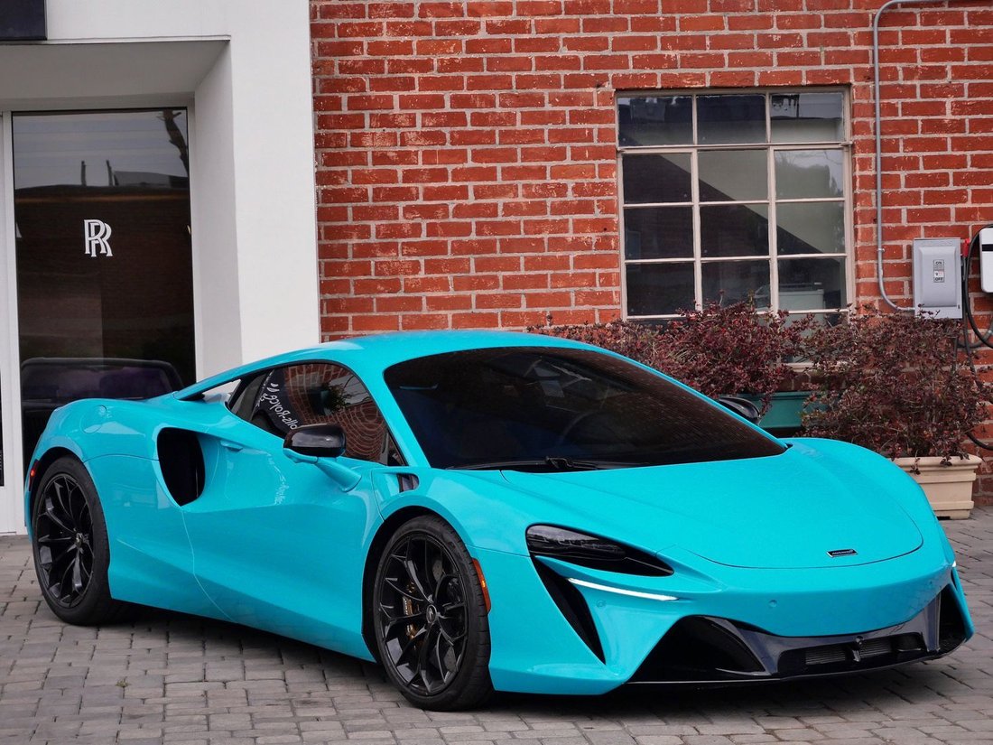 Coupe in Beverly Hills, CA, United States 1 - 18099103