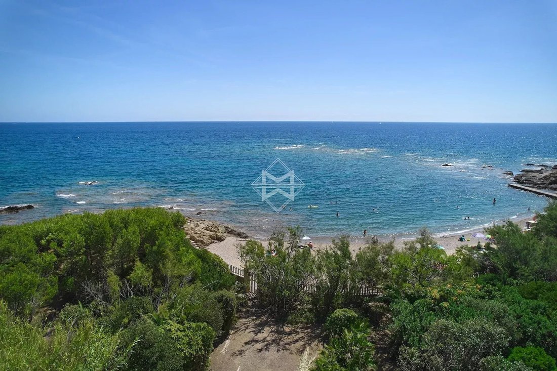 Estate in Frejus, Provence-Alpes-Côte d'Azur, France 3 - 13083379