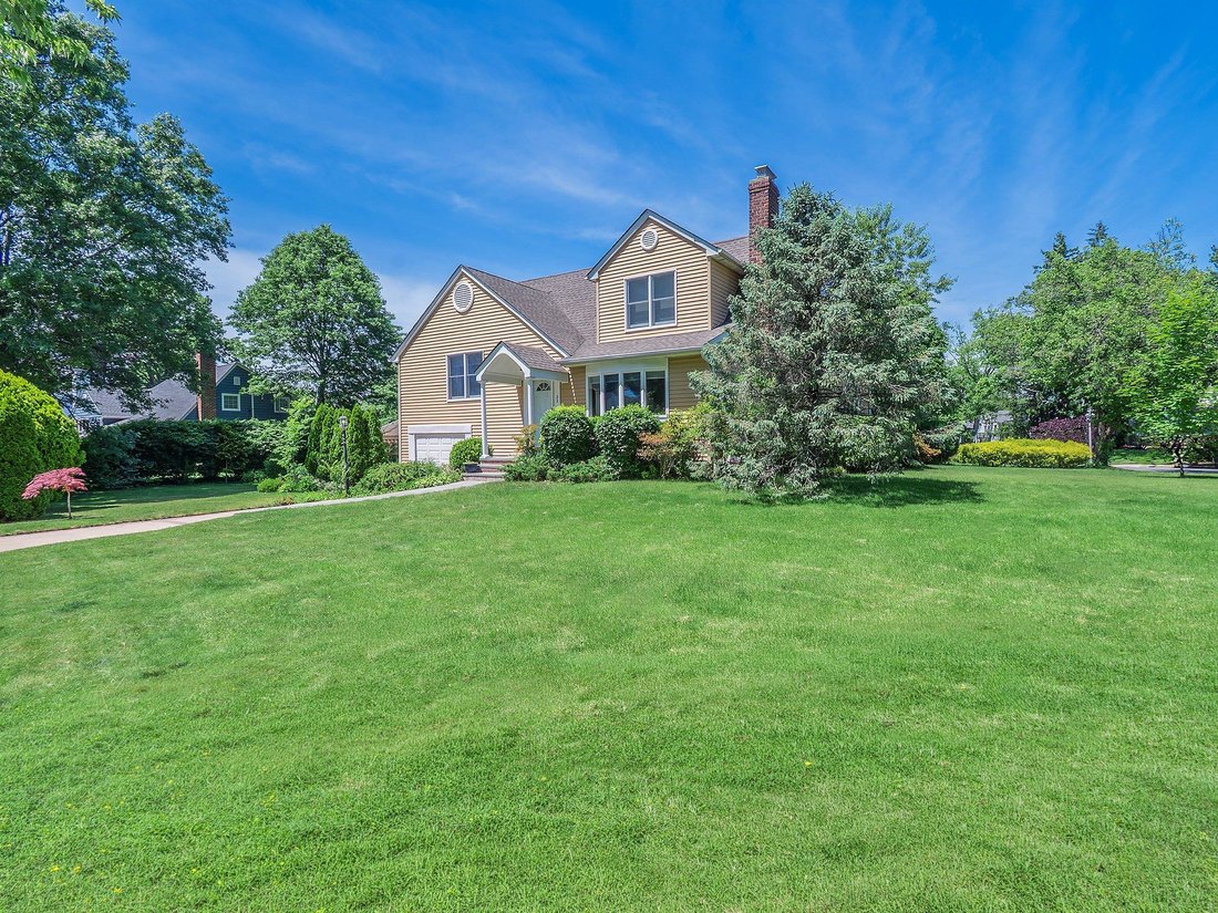 House in Port Washington, New York, United States 2 - 18094112