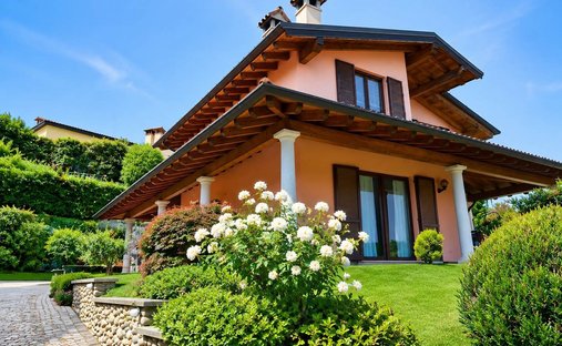 Villa in Meina, Piemont, Italien 1