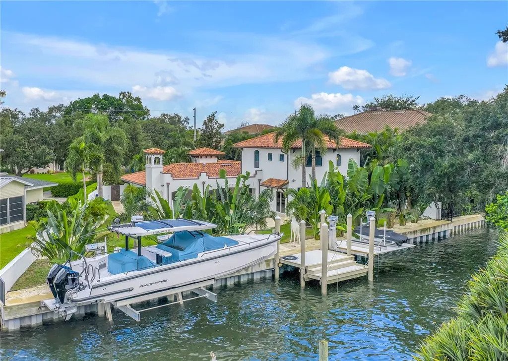 House in St. Petersburg, Florida, United States 1 - 16994224
