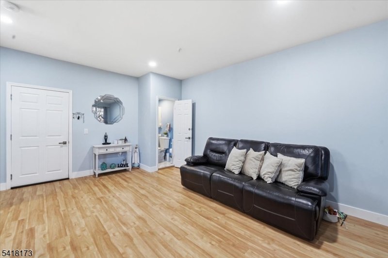 Condo in Newark, New Jersey, United States 4 - 18094328
