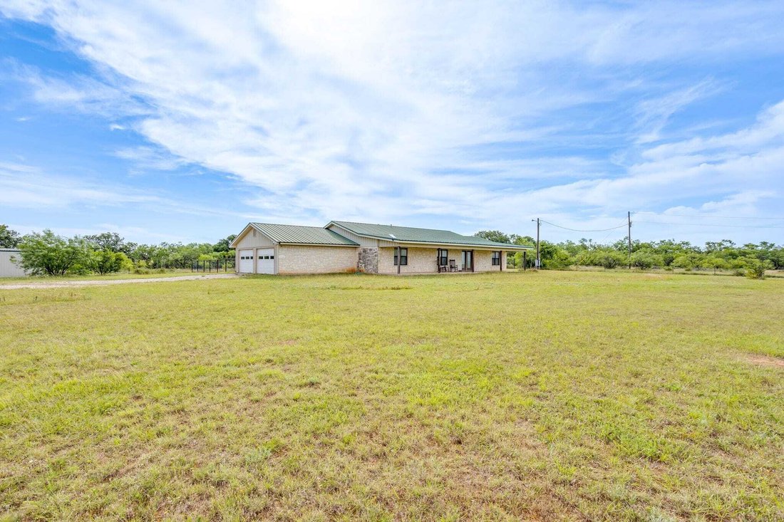 House in Coleman, Texas, United States 3 - 18097402
