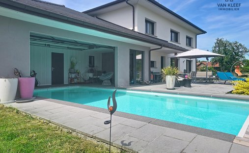 House in Ouest, Saint-Genis-Pouilly, France 1