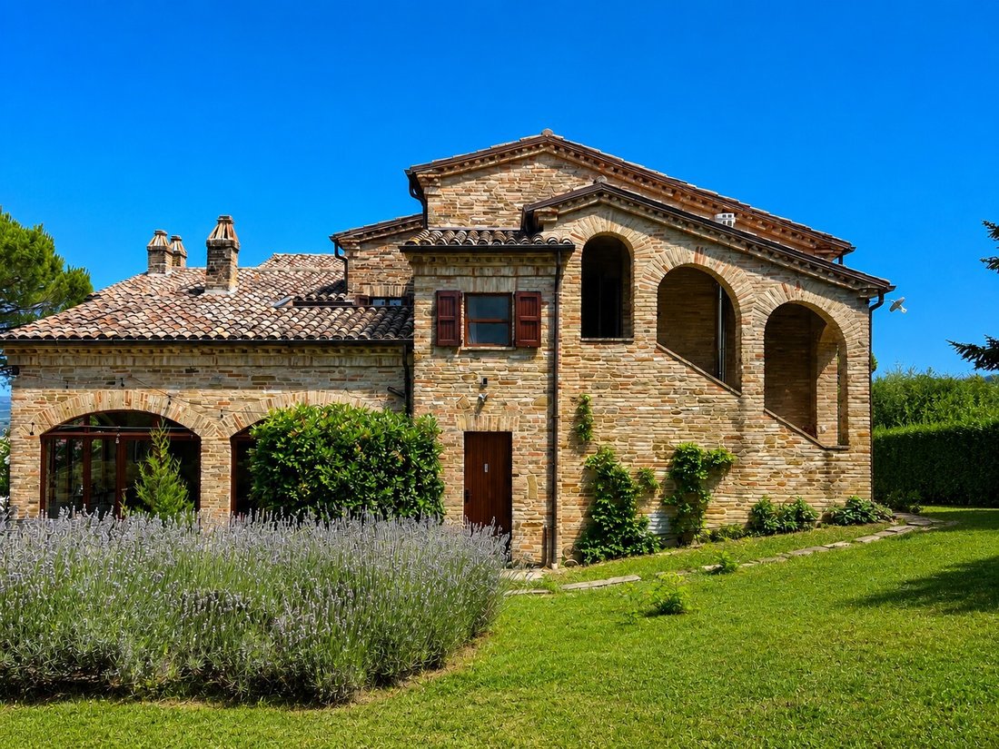 Villa in Fratte Rosa, Marche, Italy 2 - 18108350