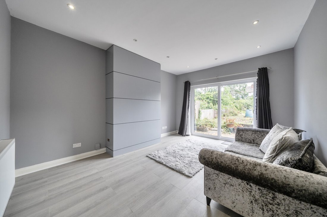 House in London Borough of Sutton, England 4 - 18107256