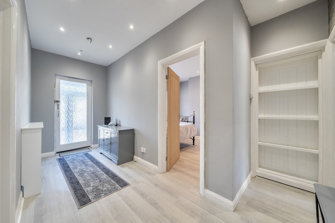 House in London Borough of Sutton, England 2 - 18107256