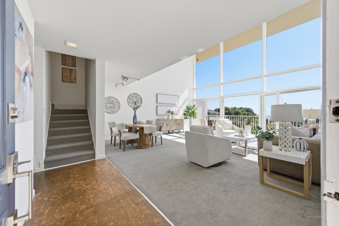 Condo in San Carlos, California, United States 3 - 18108087
