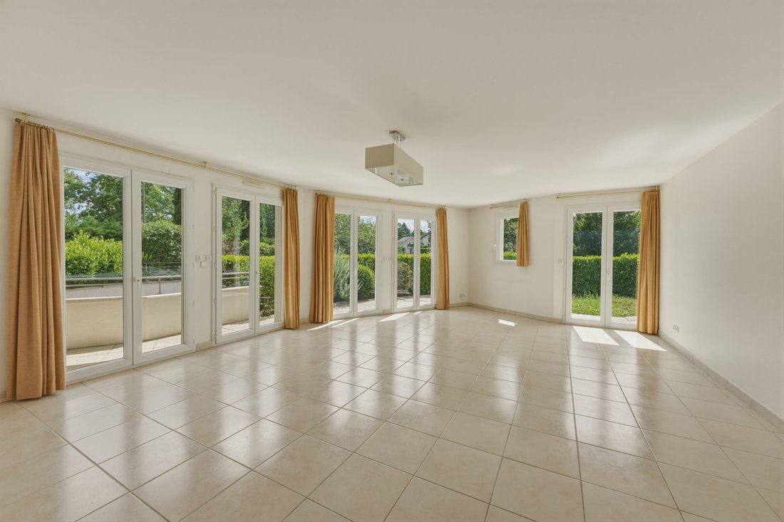 Apartment in Divonne-les-Bains, Auvergne-Rhône-Alpes, France 3 - 18107824