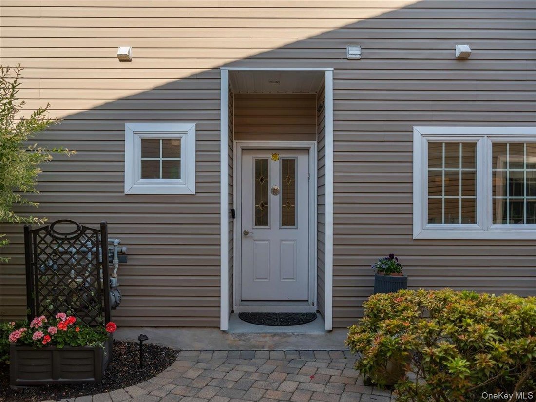 Condo in Spring Valley, New York, United States 3 - 18076133