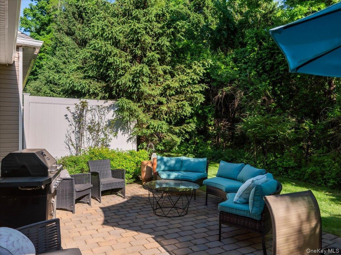 Condo in Spring Valley, New York, United States 5 - 18076133