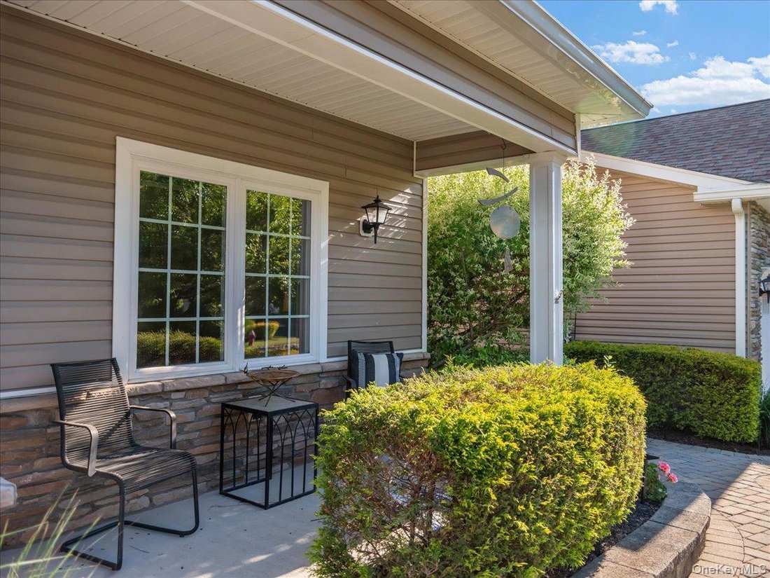 Condo in Spring Valley, New York, United States 4 - 18076133