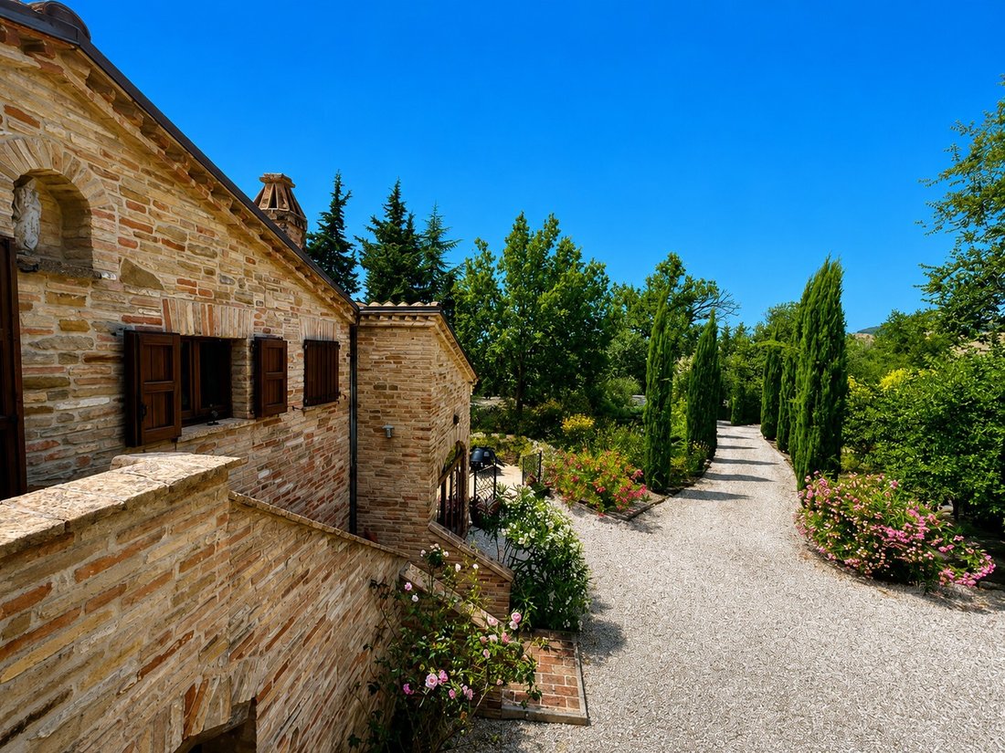 Villa in Fratte Rosa, Marche, Italy 4 - 18108350