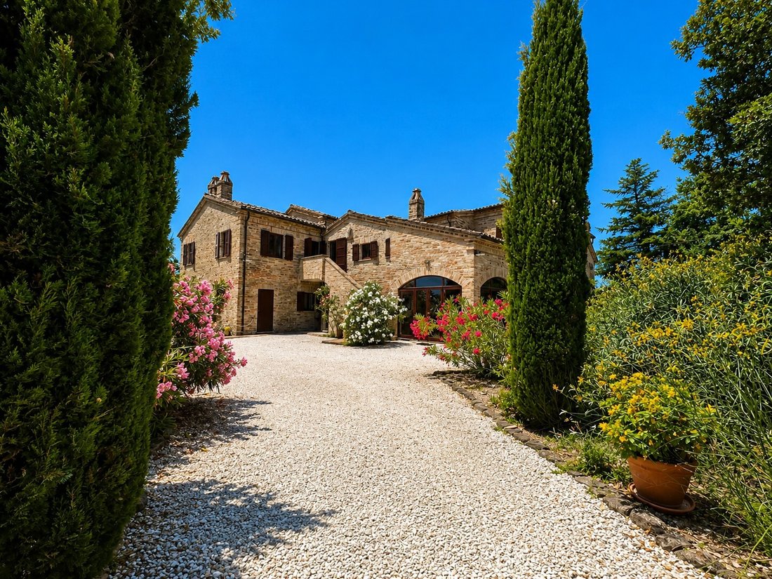 Villa in Fratte Rosa, Marche, Italy 1 - 18108350