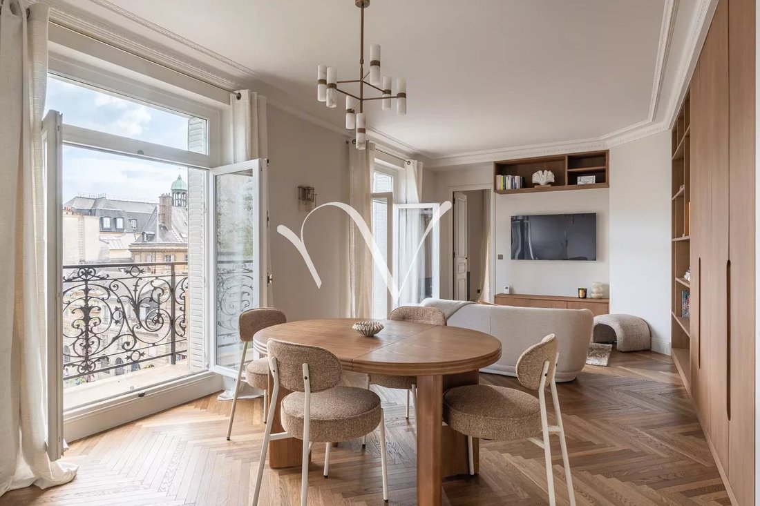 Apartment in Saint Thomas d'Aquin, Paris 7e Arrondissement, Paris 2 - 18109051