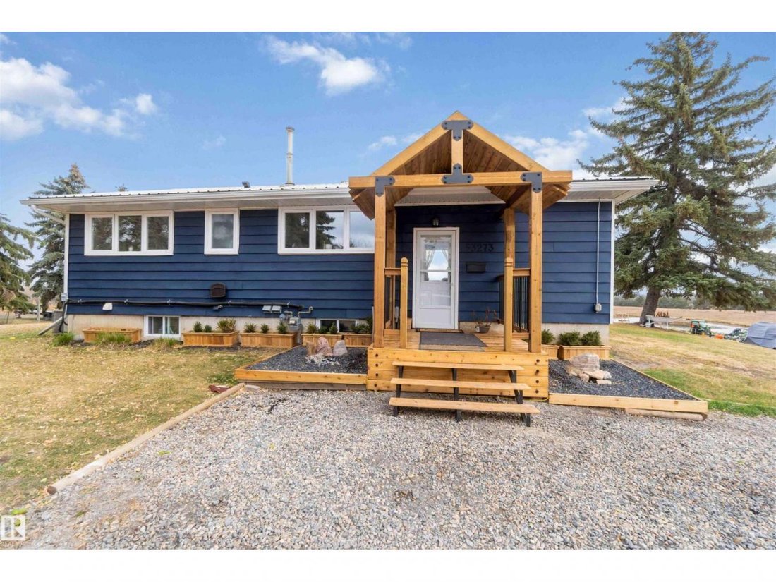 House in Ardrossan, Alberta, Canada 2 - 18109024
