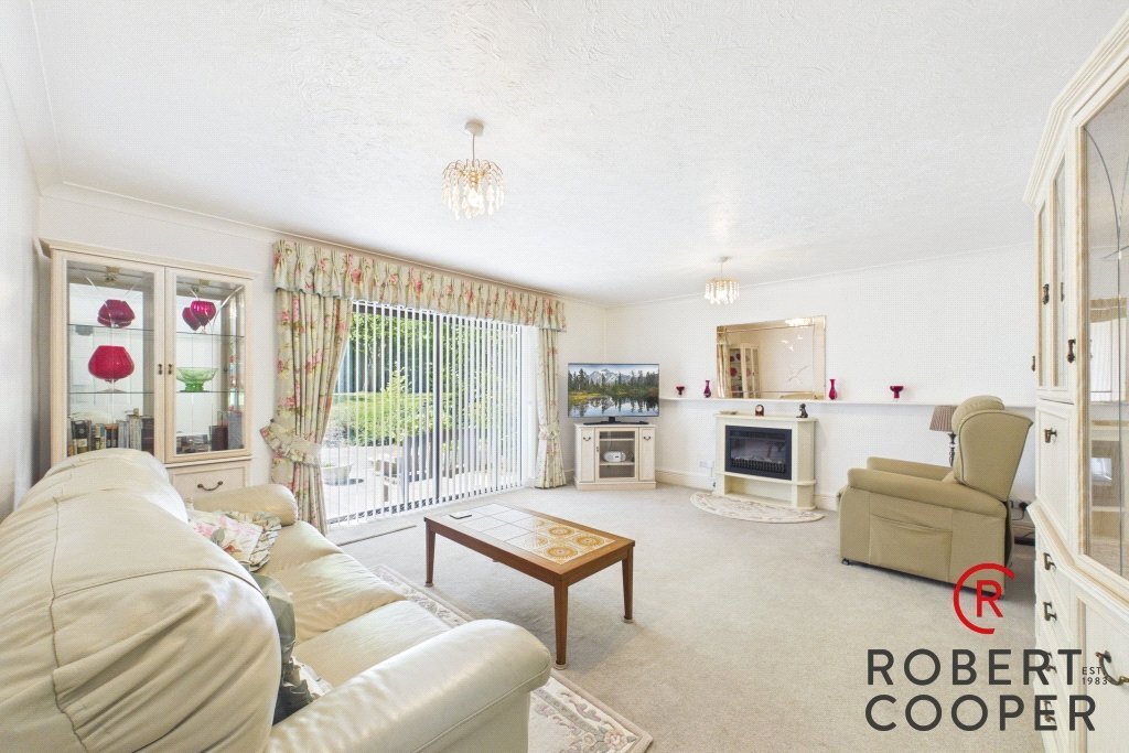 Apartment in Pinnerwood Park, Hillingdon, England 3 - 18108753