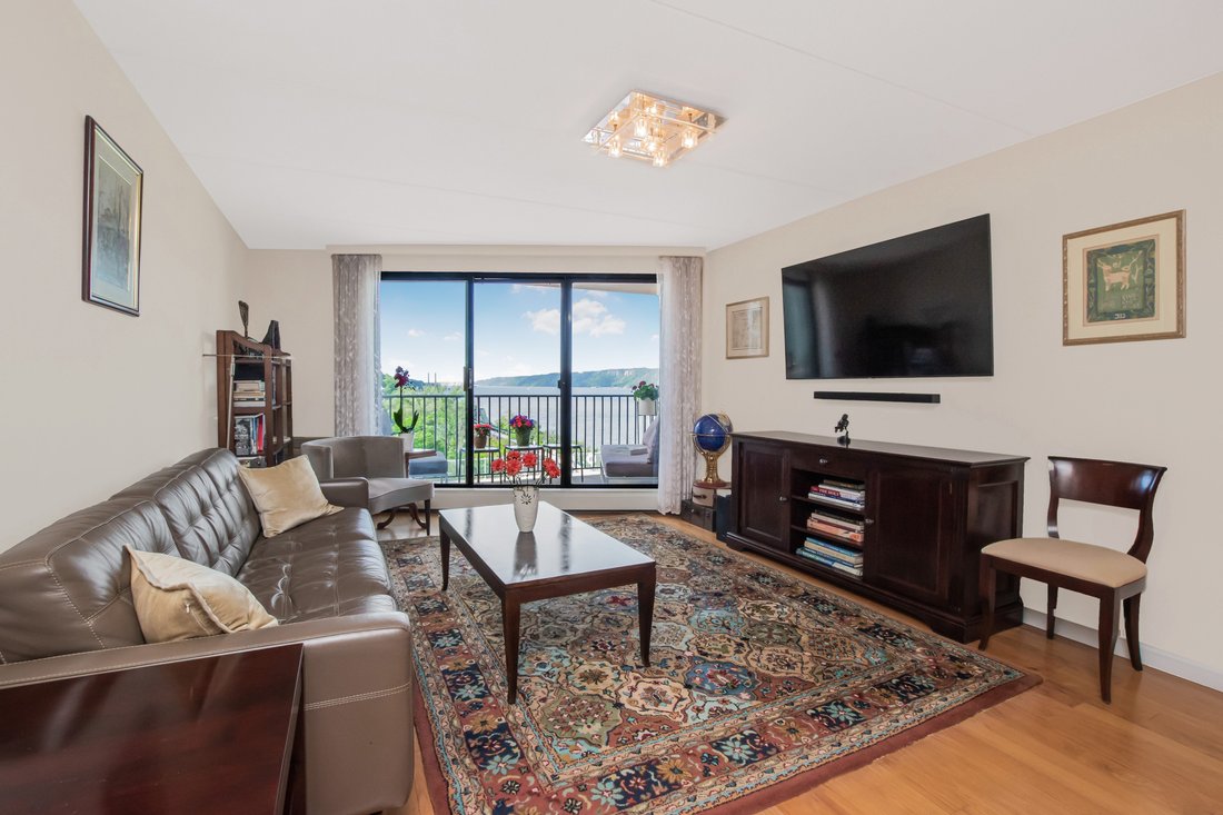 Yonkers, New York, United States 1 - 18108769
