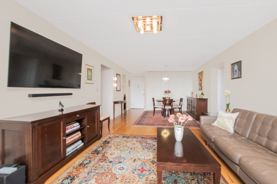 Yonkers, New York, United States 3 - 18108769