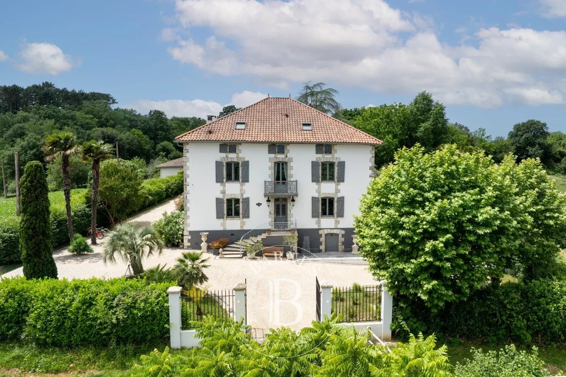 Estate in Guiche, Nouvelle-Aquitaine, France 4 - 18109095
